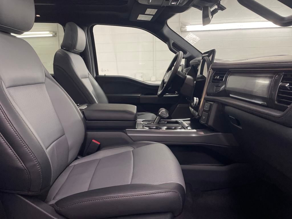 2025 Ford F-150 Lightning Lariat photo 21