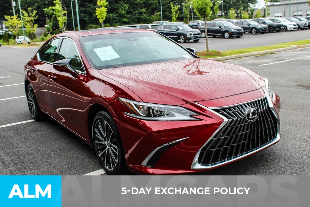 Used 2025 Red Lexus 300h image 4