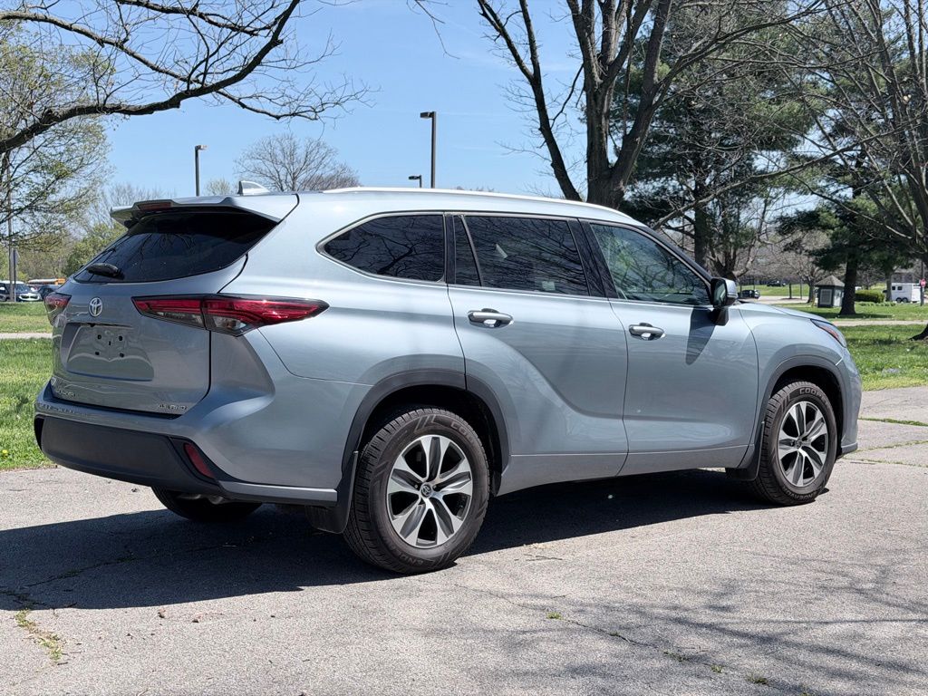 2022 Toyota Highlander XLE - Photo 41