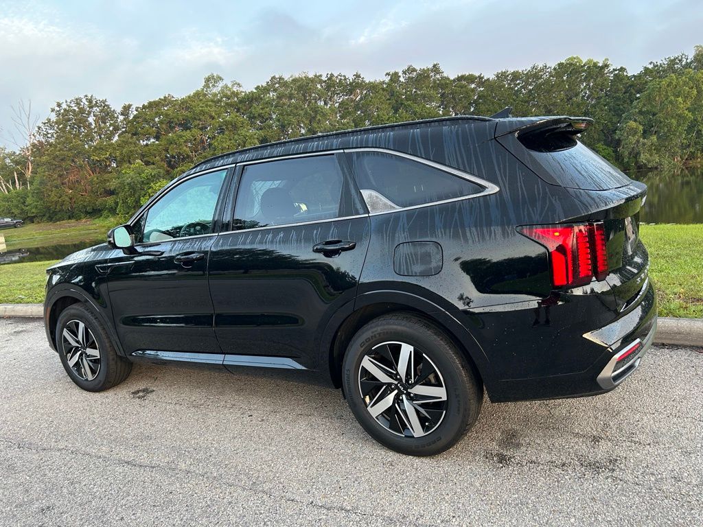 Thumbnail: 2022 Kia Sorento - 3