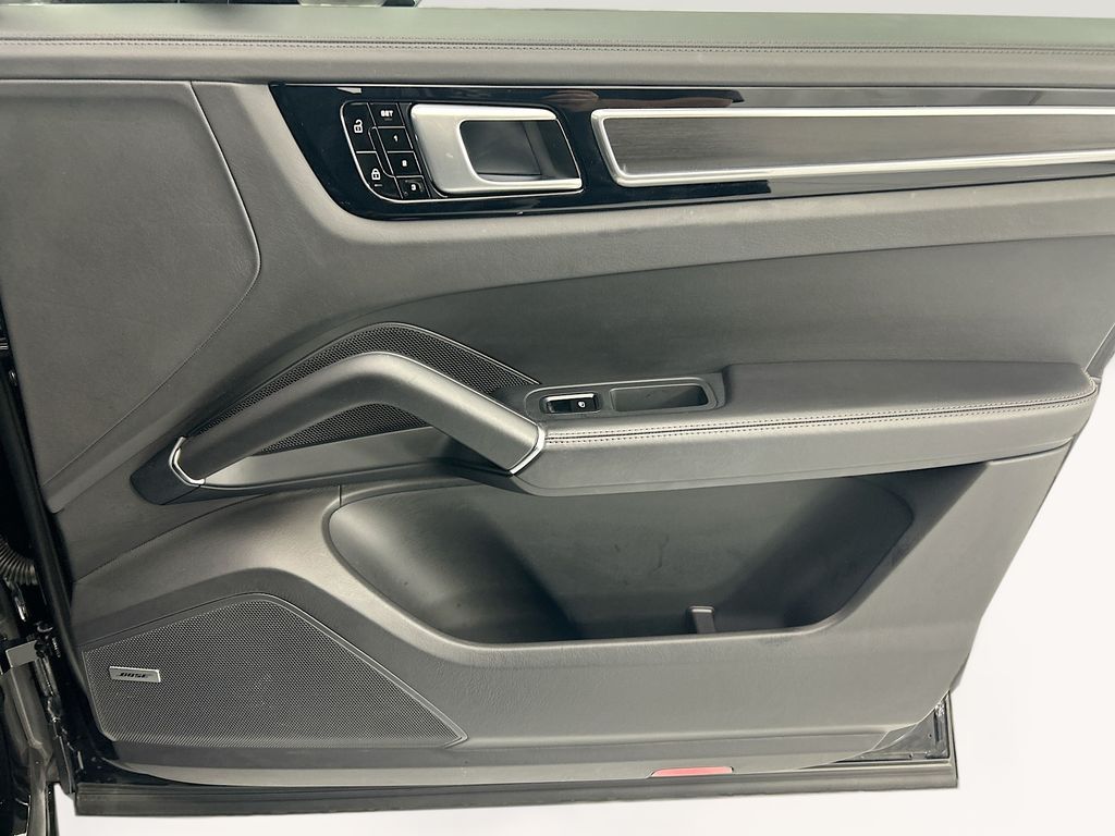 Thumbnail: 2021 Porsche Cayenne - 25