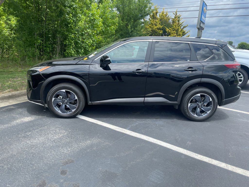 2025 Nissan Rogue SV FWD's photo