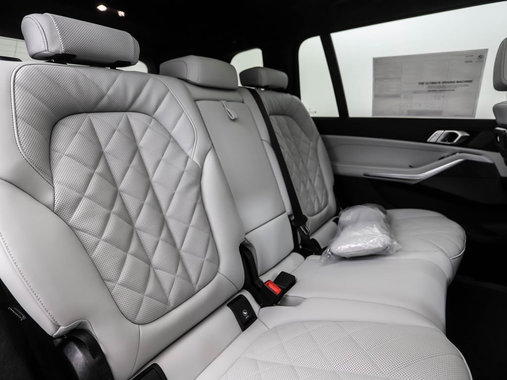 Thumbnail: 2026 BMW X7 - 29