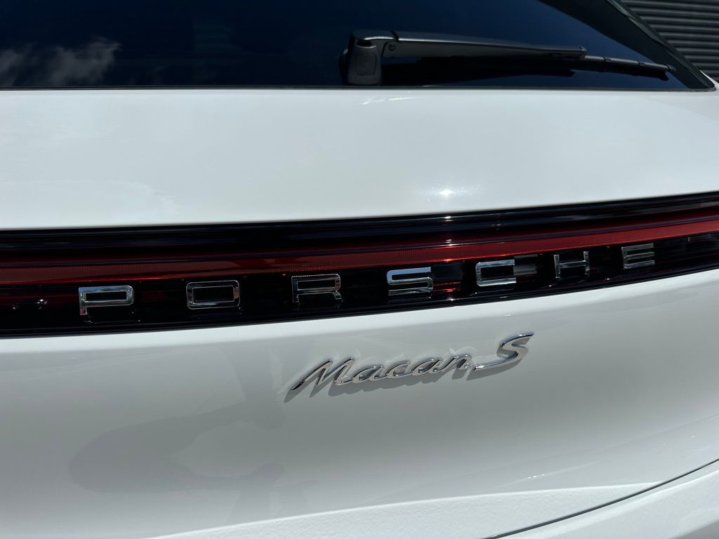 Thumbnail: 2025 Porsche Macan - 12