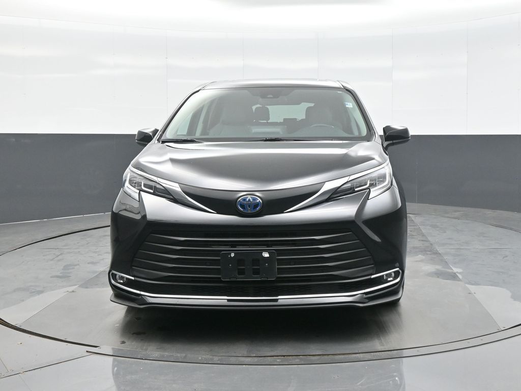 Certified 2022 Toyota Sienna XLE with VIN 5TDYRKEC8NS113982 for sale in Kansas City