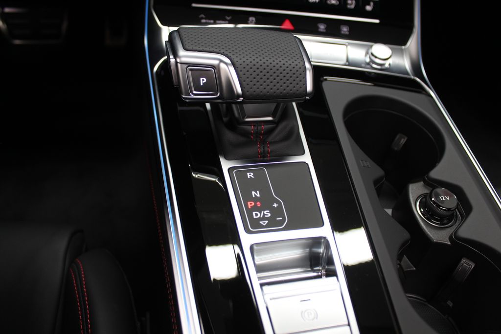 Thumbnail: 2026 Audi RS 6 - 18