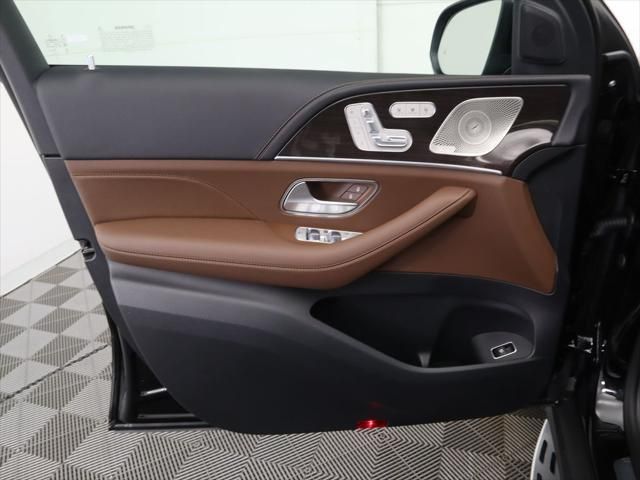 Thumbnail: 2026 Mercedes-Benz GLE - 26