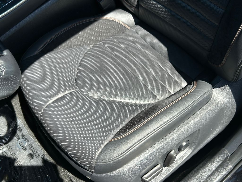Thumbnail: 2019 Toyota Avalon - 15