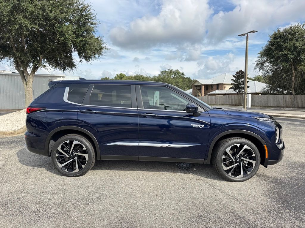 2025 Mitsubishi Outlander PHEV SE photo 5