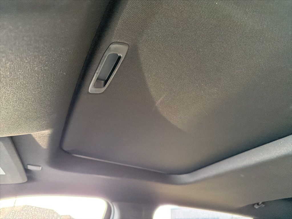 Used 2024 White GMC AT4 image 27