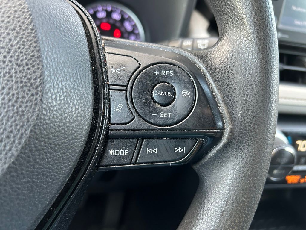 Thumbnail: 2021 Toyota RAV4 - 19