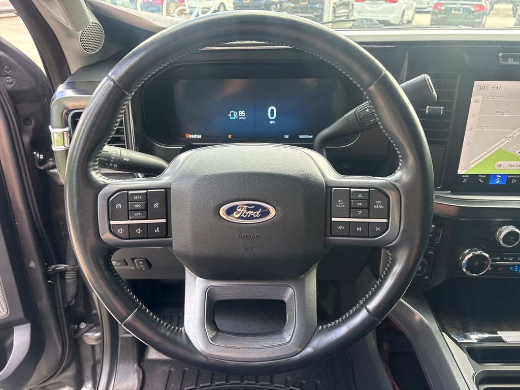Used 2024  Ford Lariat image 19