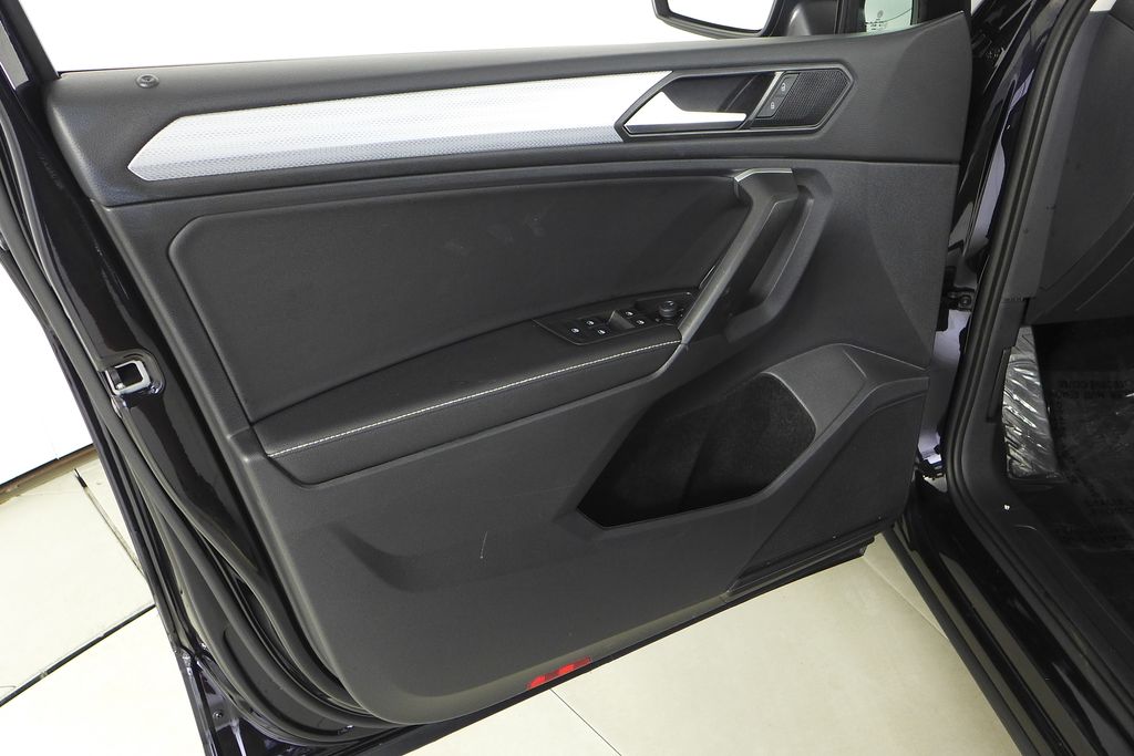 Thumbnail: 2024 Volkswagen Tiguan - 11