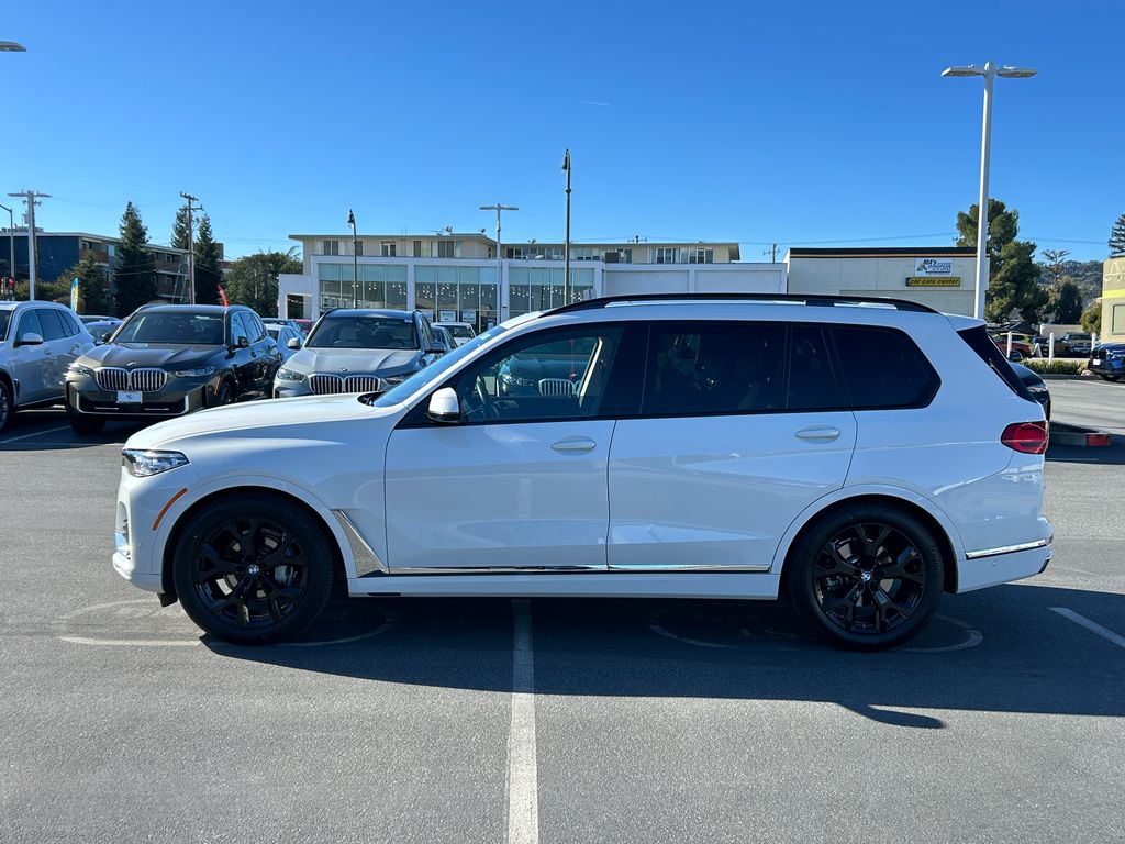 2022 BMW X7 xDrive40i 2