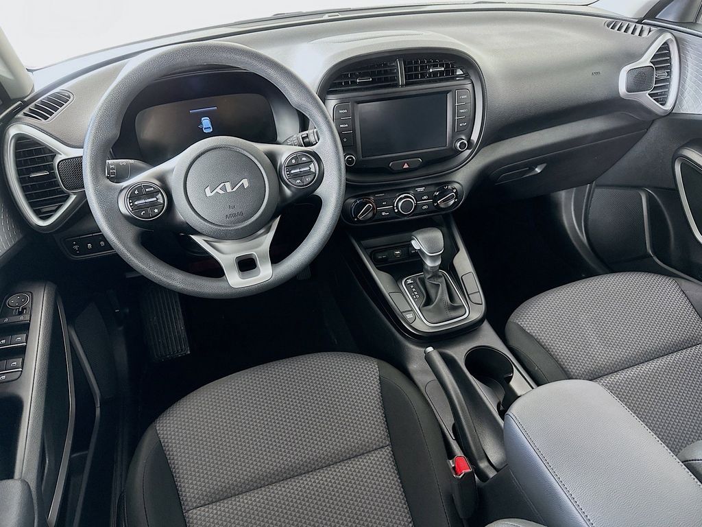 2025 Kia Soul LX - Photo 25