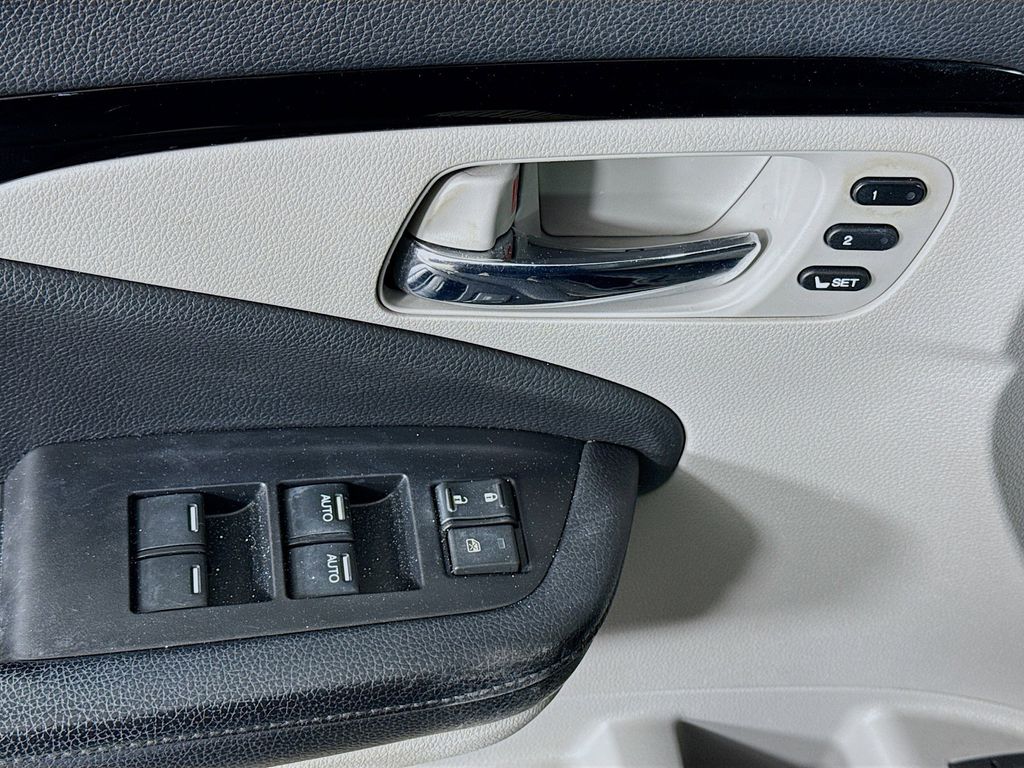 Thumbnail: 2019 Honda Pilot - 18