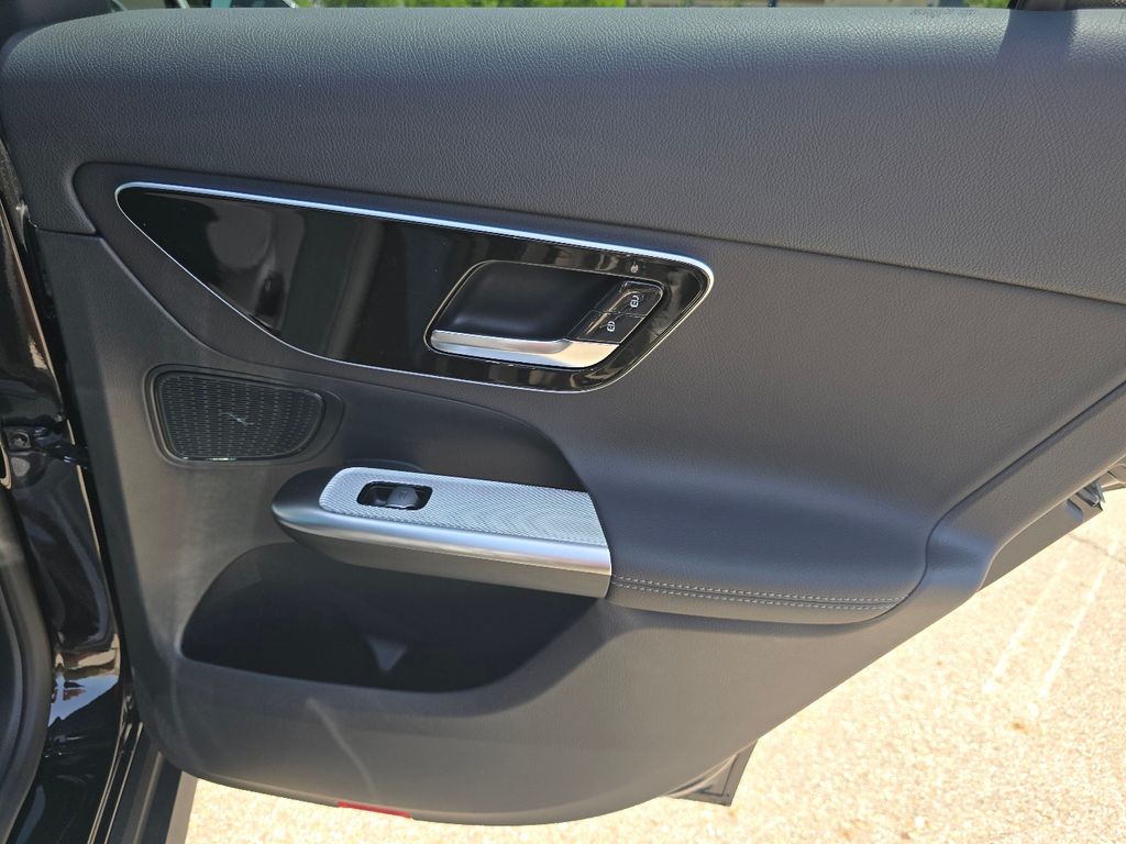 New 2026 Black Mercedes-Benz GLC 300 image 24