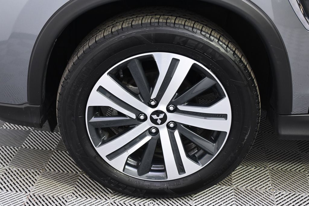 Used 2025  Mitsubishi 2.0 SE image 20