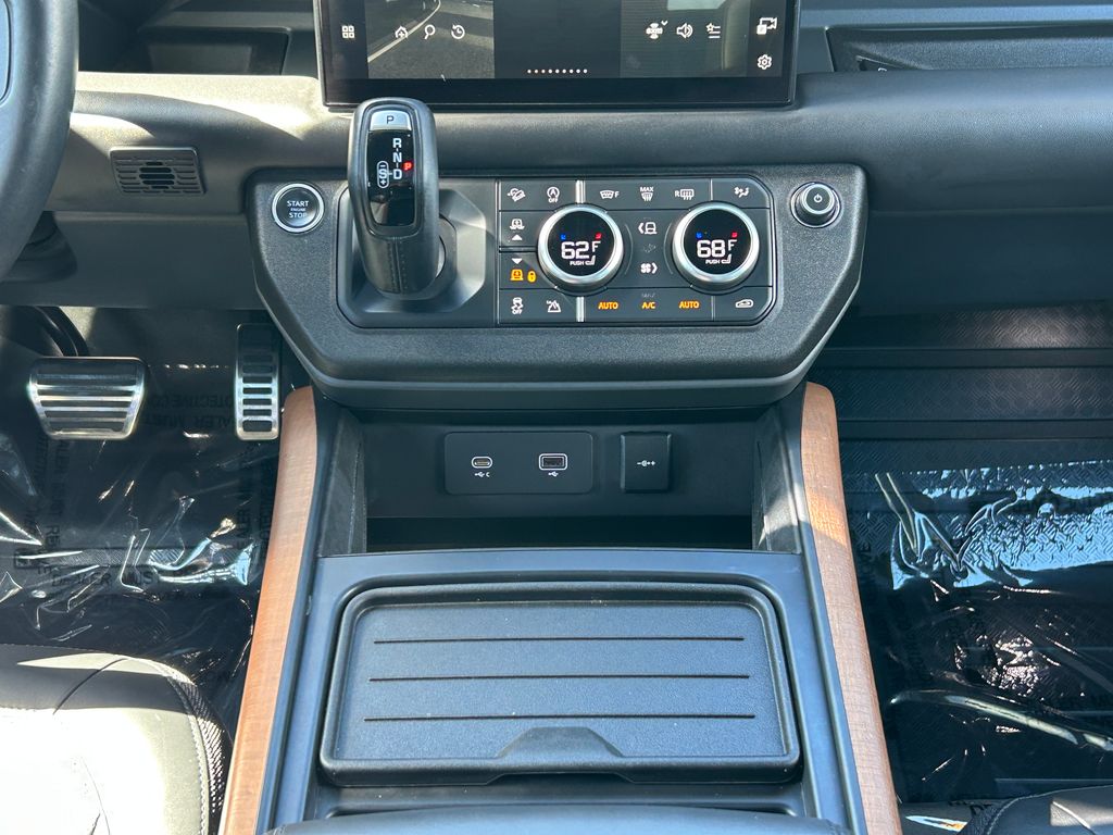 Thumbnail: 2023 Land Rover Defender - 27