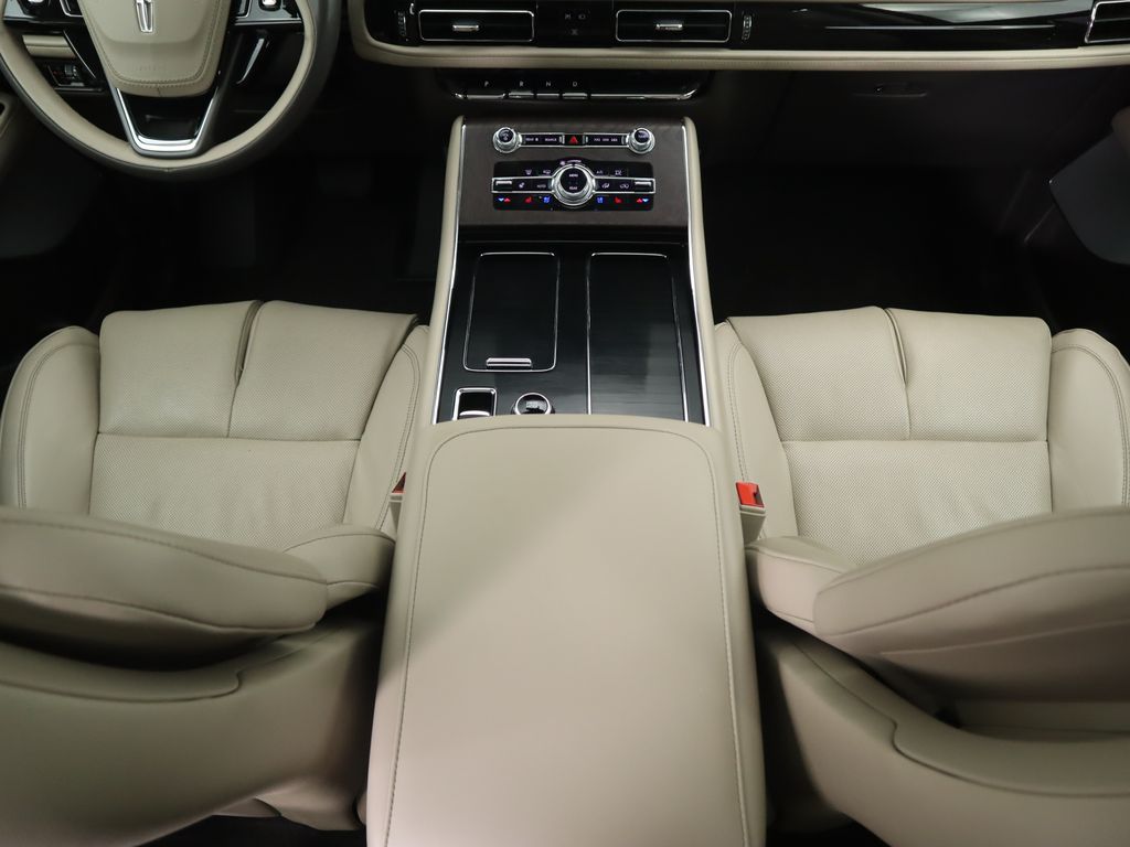 Thumbnail: 2023 Lincoln Aviator - 17