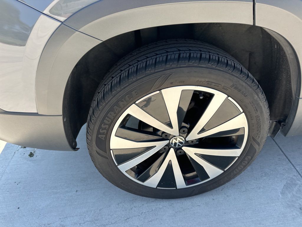 2022 Gray Volkswagen Taos 1.5T SE FWD SUV