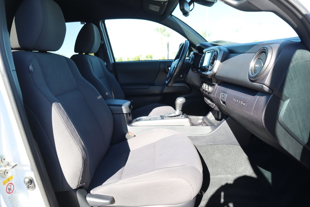 Thumbnail: 2019 Toyota Tacoma - 19