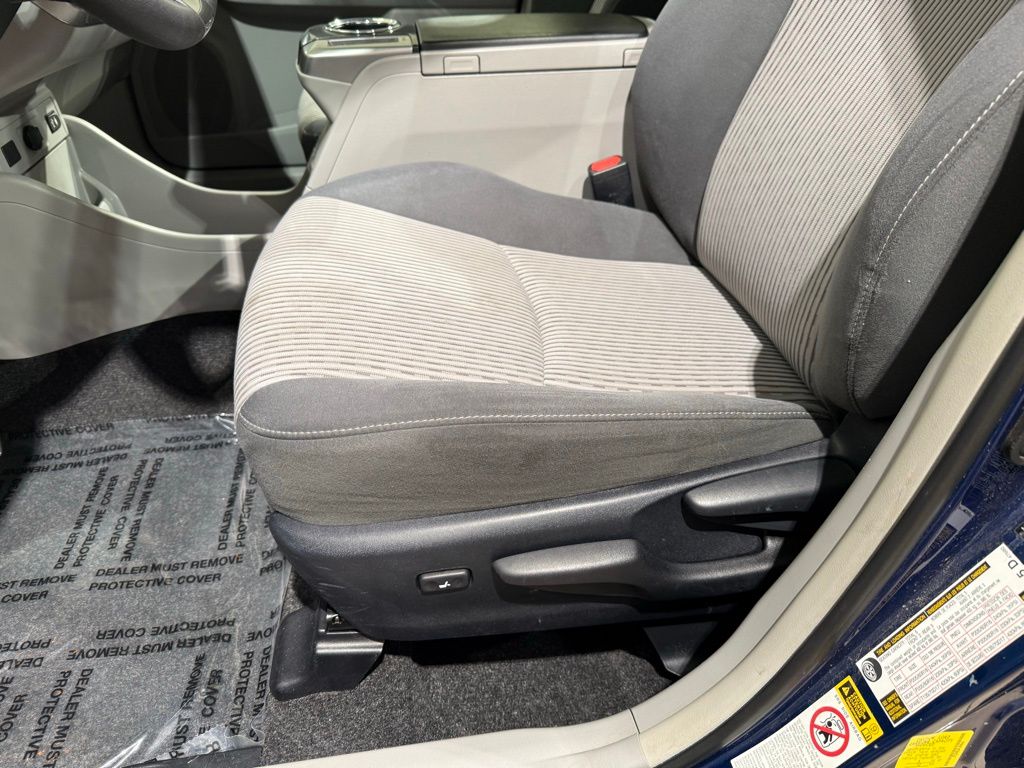 Thumbnail: 2015 Toyota Prius v - 14