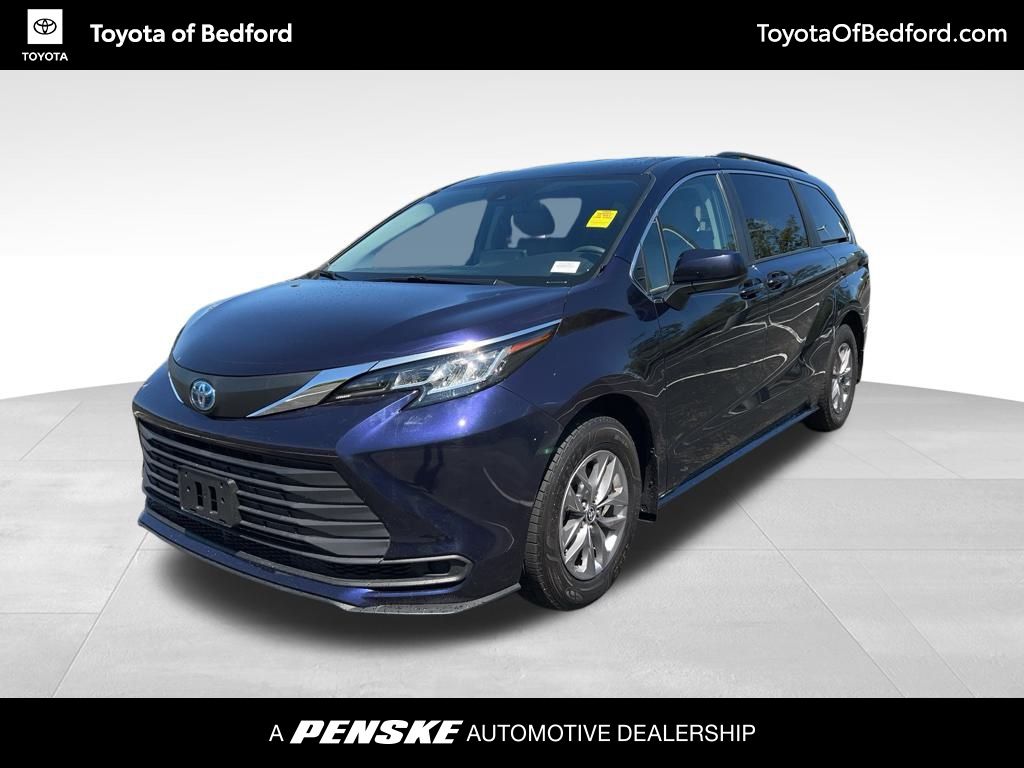 2023 Toyota Sienna LE -
                Bedford, OH