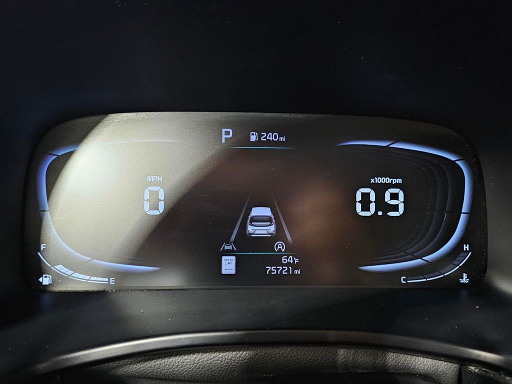 Used 2023 White Kia LX image 24