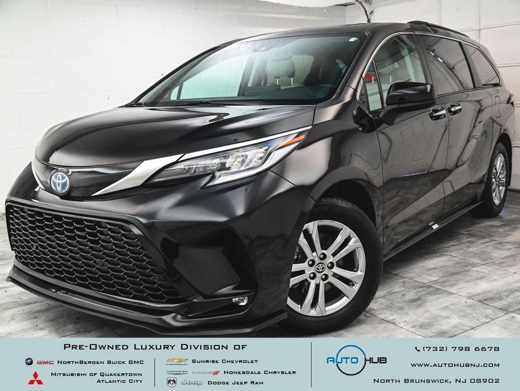Midnight Black Metallic 2023 Toyota Sienna XSE 7-Passenger AWD Minivan All-Wheel Drive Continuously Variable Transmission