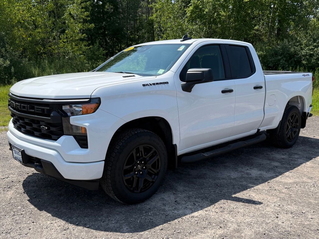 Summit White 2026 Chevrolet Silverado 1500 Pickup Truck Four-Wheel Drive 8-Speed Automatic