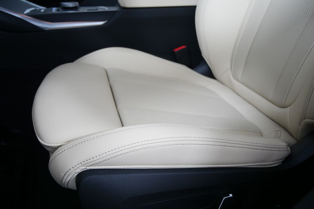 Thumbnail: 2026 BMW 3 Series - 10