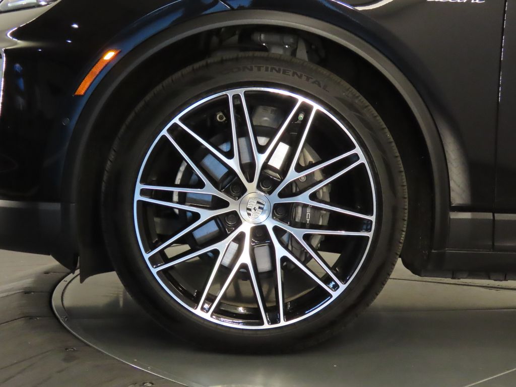 Thumbnail: 2024 Porsche Macan - 11