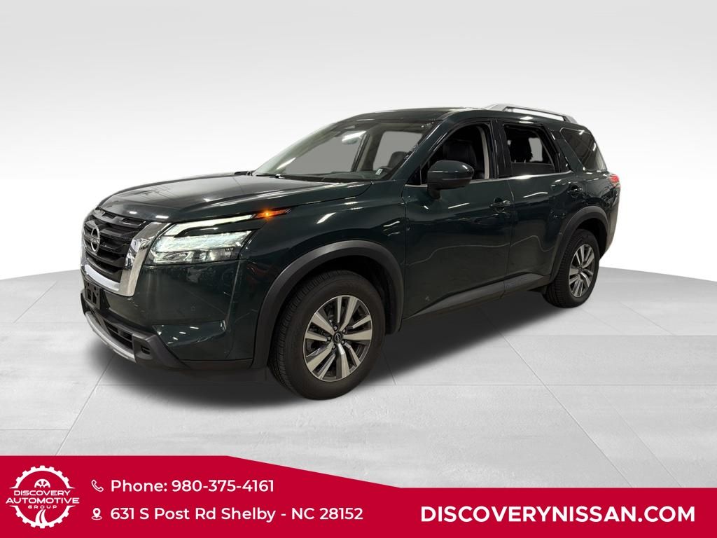 2025 Nissan Pathfinder SL