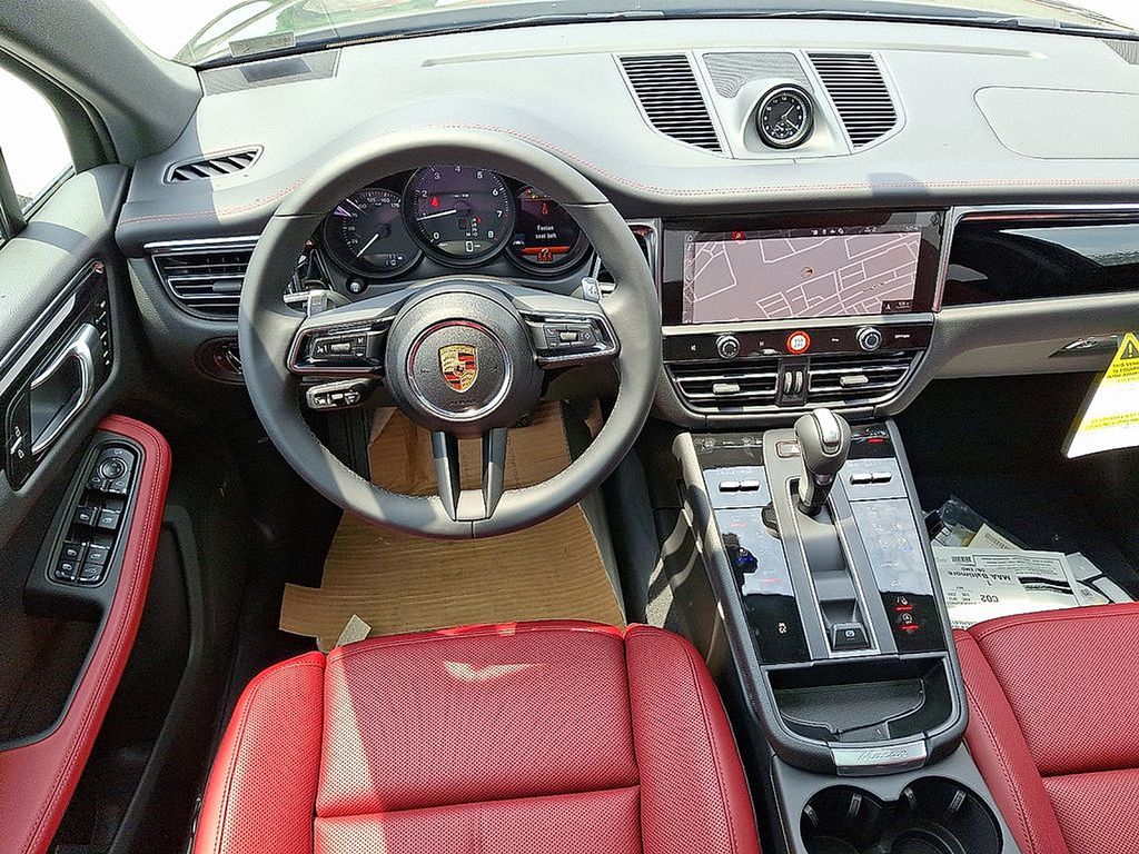 Thumbnail: 2025 Porsche Macan - 15