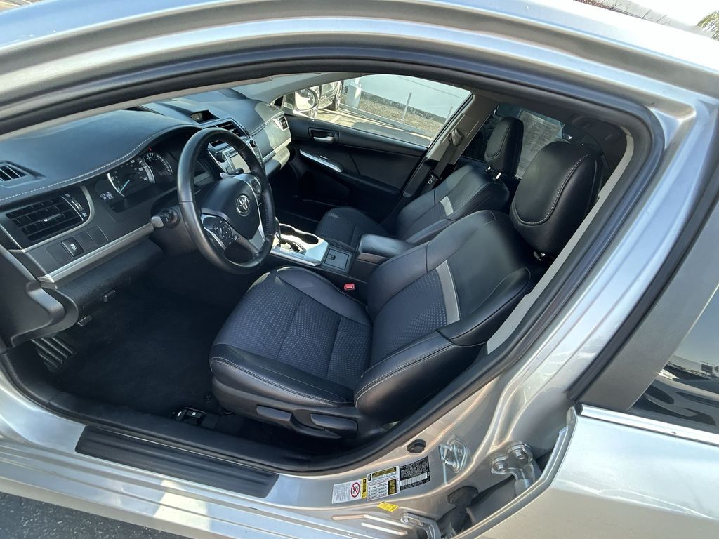 Thumbnail: 2013 Toyota Camry - 11