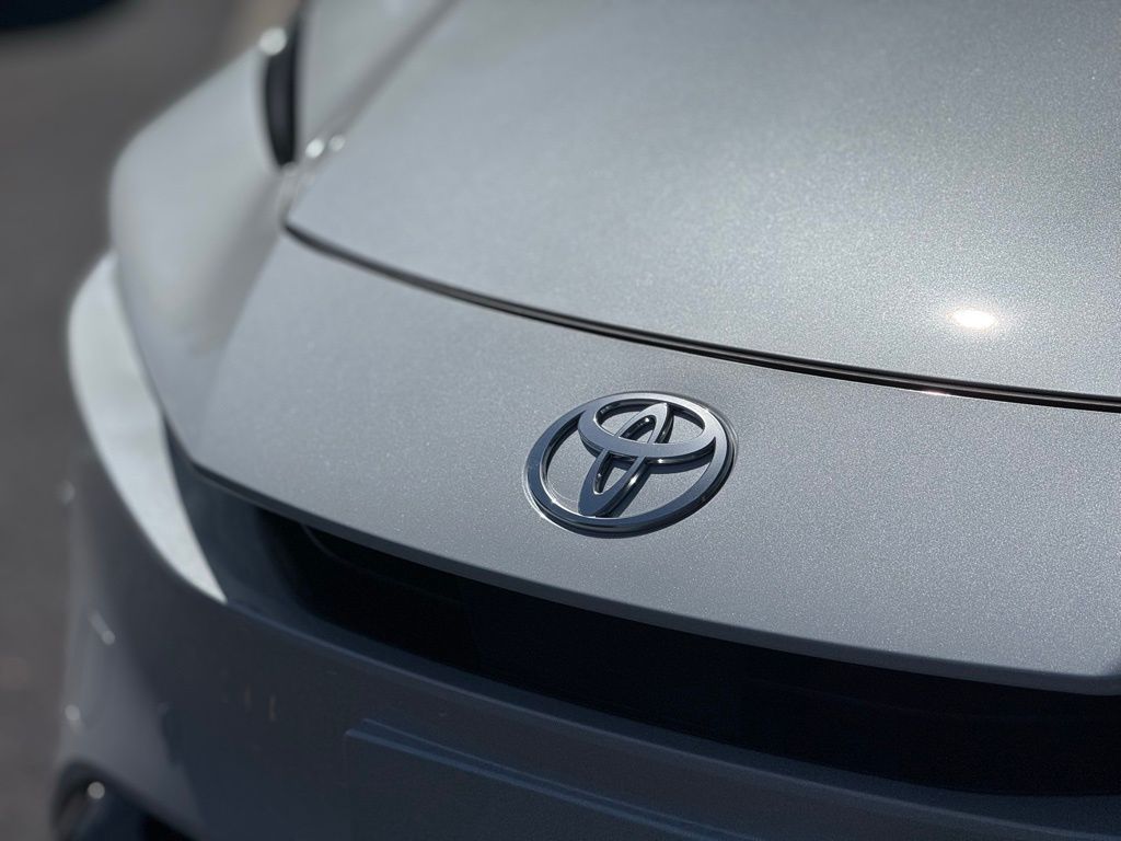 2026 Toyota Prius Plug-in Hybrid XSE photo 6