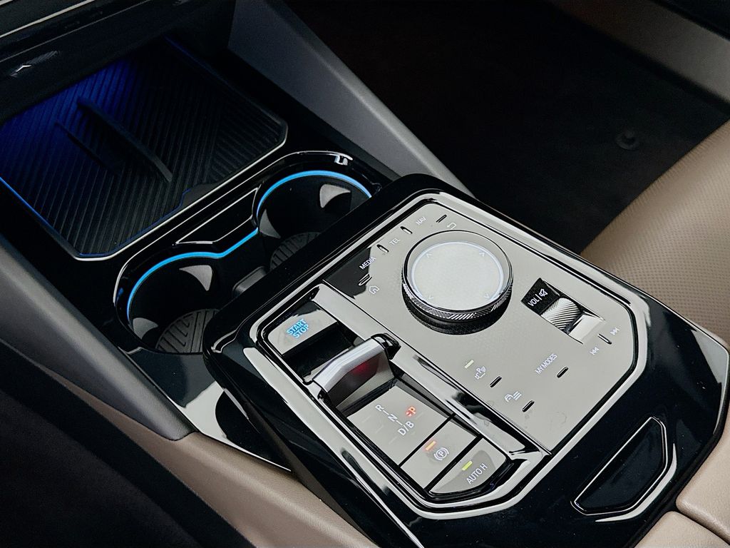 Thumbnail: 2024 BMW i5 - 17