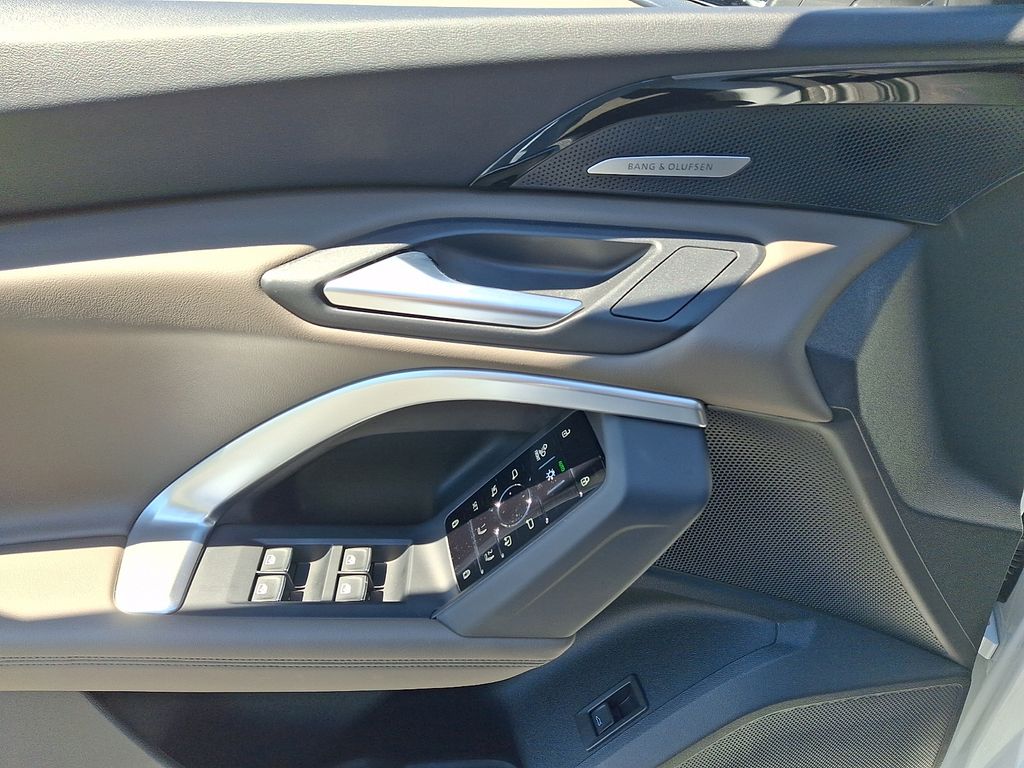 Thumbnail: 2025 Audi Q5 - 12