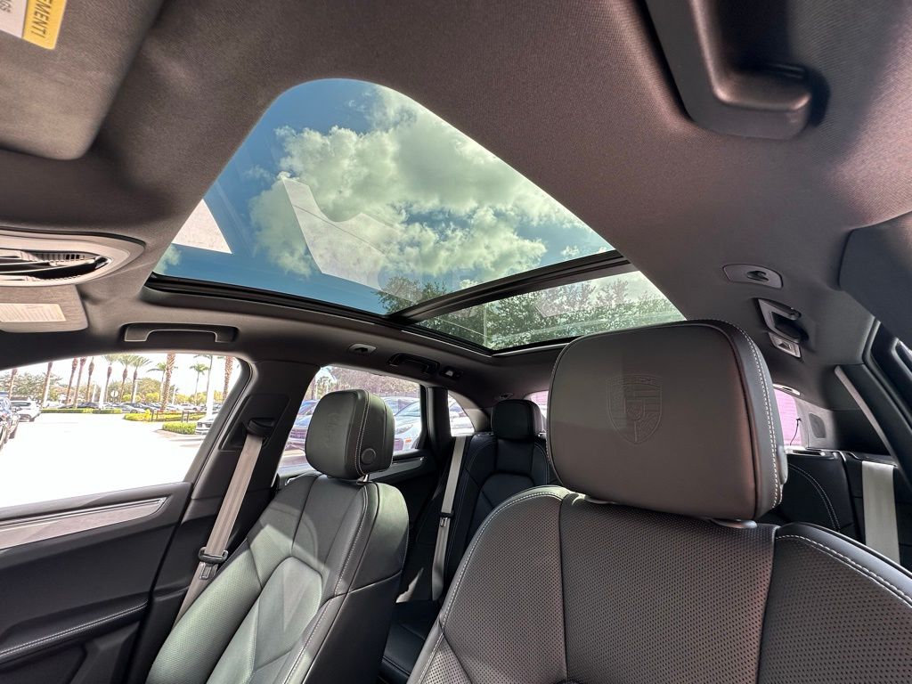 Thumbnail: 2025 Porsche Macan - 23