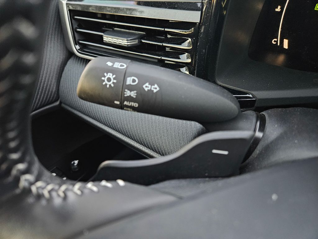 2025 Toyota Camry SE 22