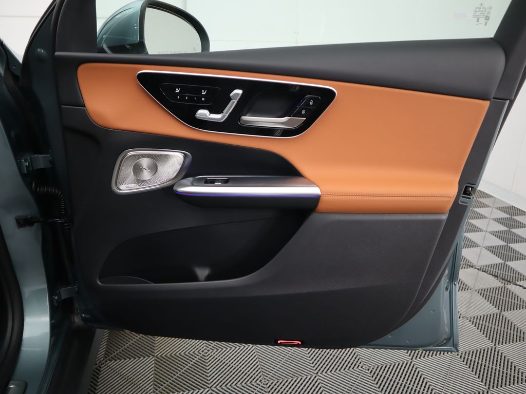 2025 Mercedes-Benz GLC 300 27