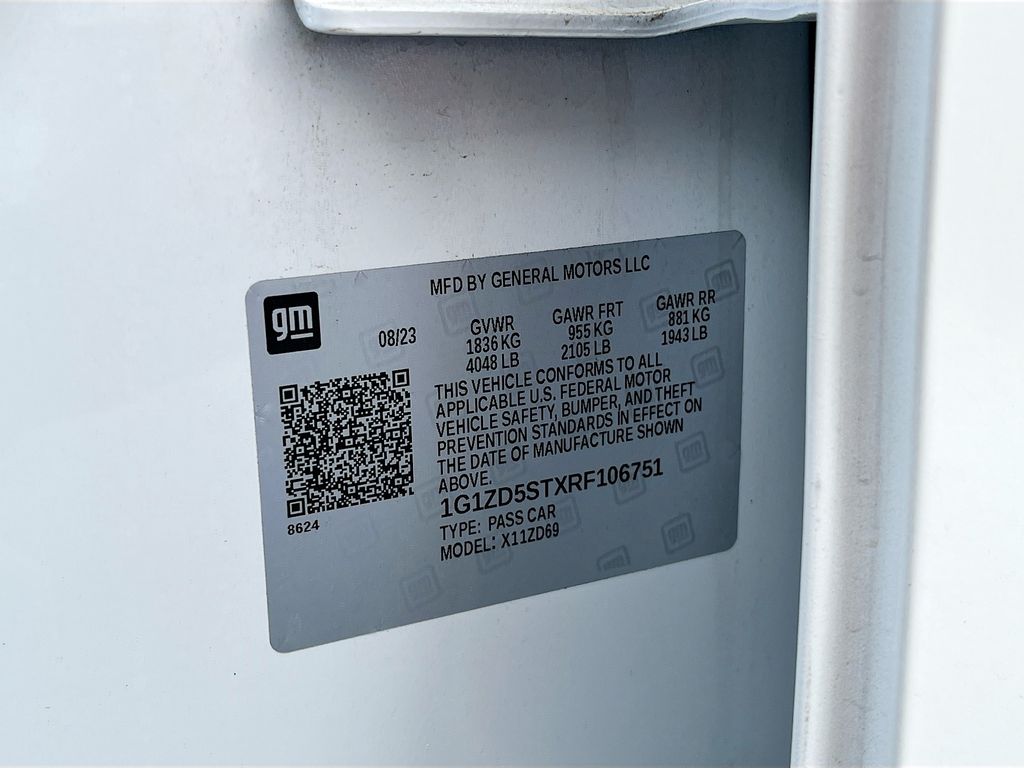 Used 2024 White Chevrolet LT image 32