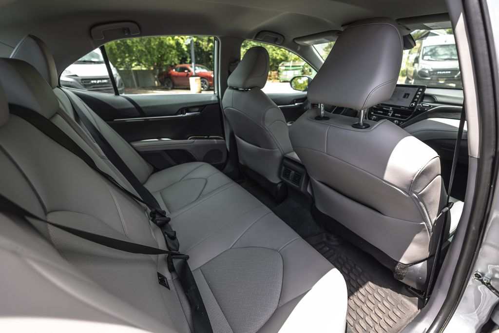 2022 Toyota Camry XLE thumbnail 28