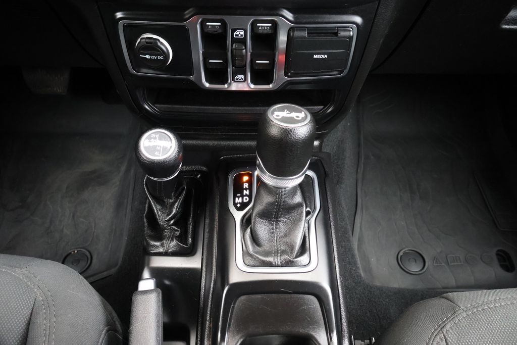 Thumbnail: 2019 Jeep Wrangler - 22