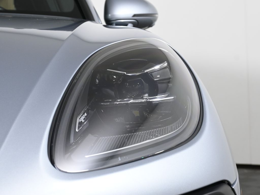 Thumbnail: 2025 Porsche Macan - 11