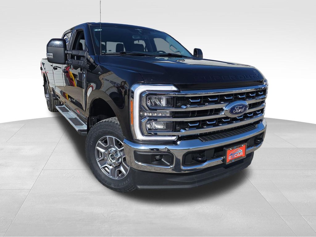 Agate Black Metallic 2023 Ford F-250 Super Duty Lariat Crew Cab 4WD Pickup Truck Four-Wheel Drive Automatic