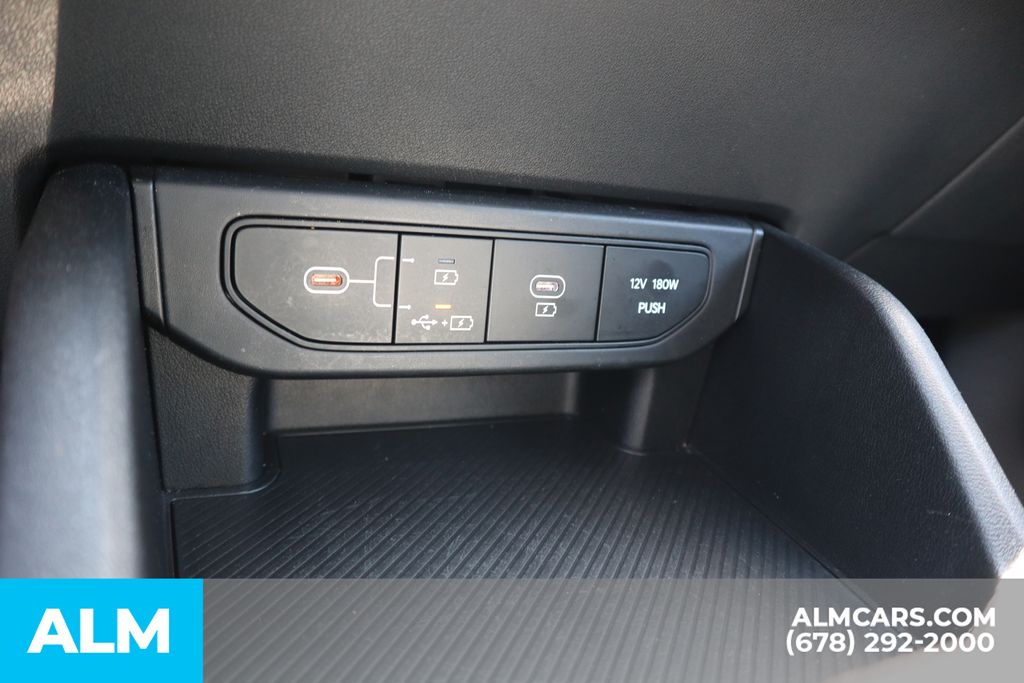 Used 2025 White Kia LXS image 32