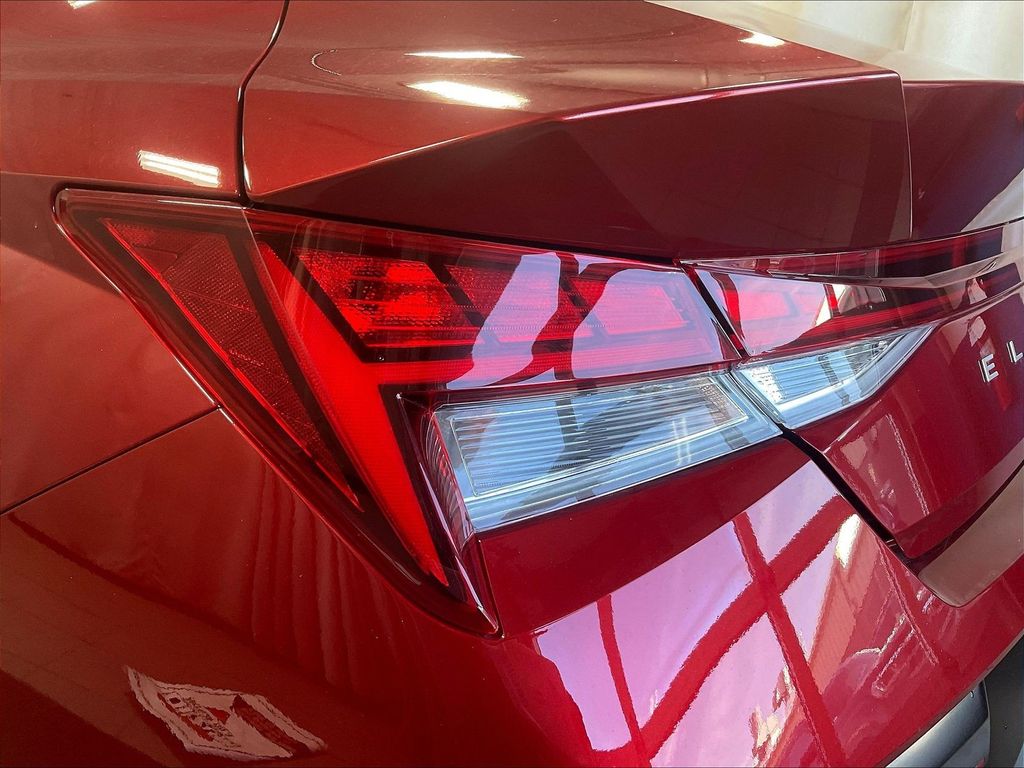2025 Hyundai Elantra — photo 34