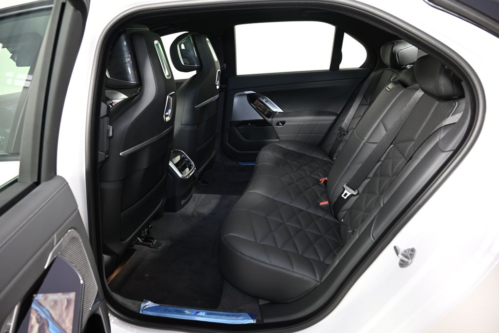 Thumbnail: 2026 BMW 7 Series - 24